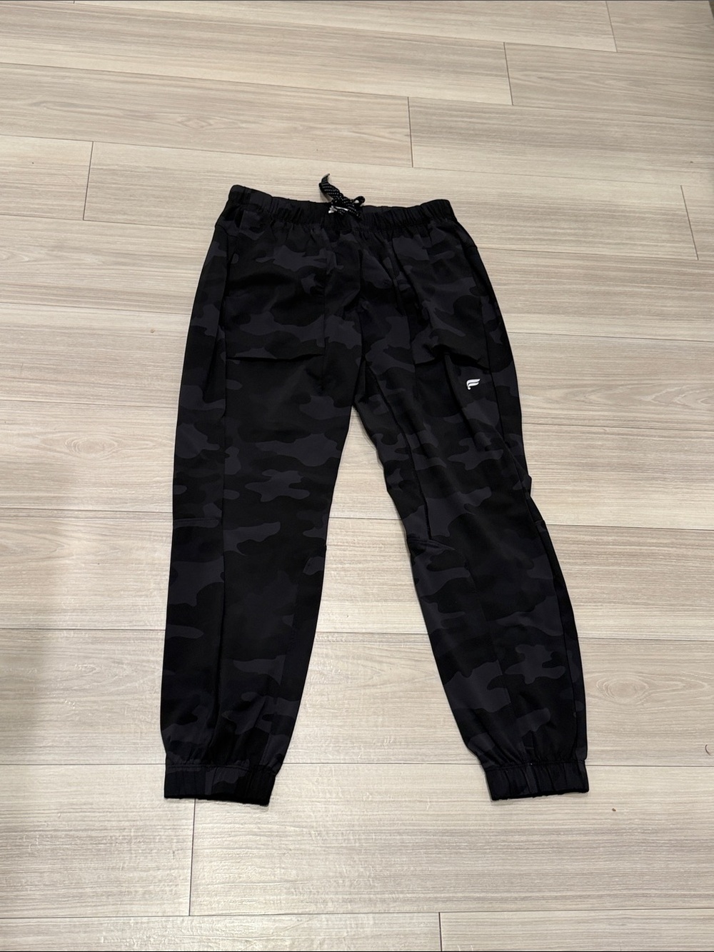 Fabletics camo the one joggers size small men’s